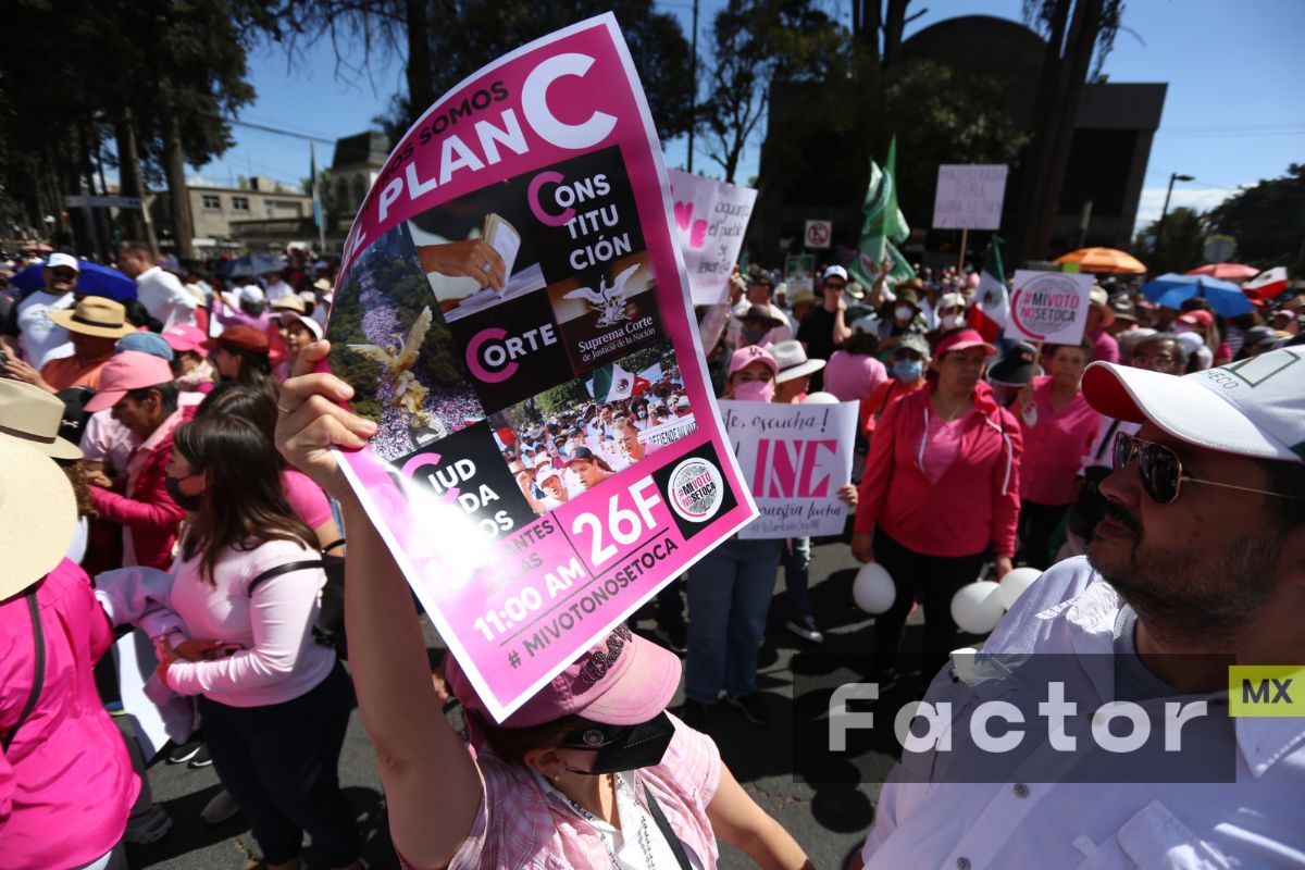 Marchan en Toluca para defender al INE