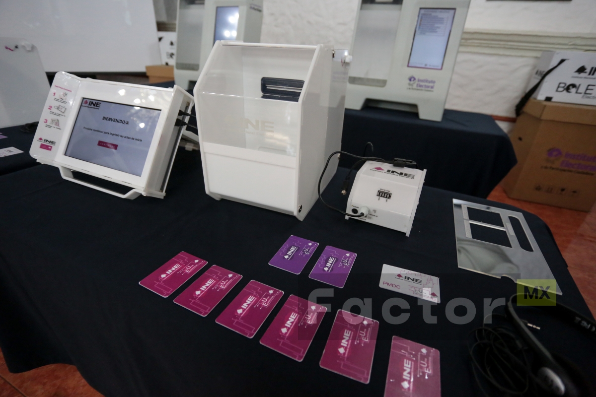 Presentan las urnas electrónicas que se usarán en las elecciones del Edomex.