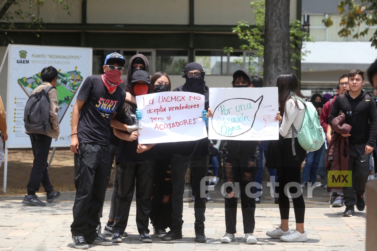 Protesta en Prepa 2 de la UAEMex, denuncian malos manejos