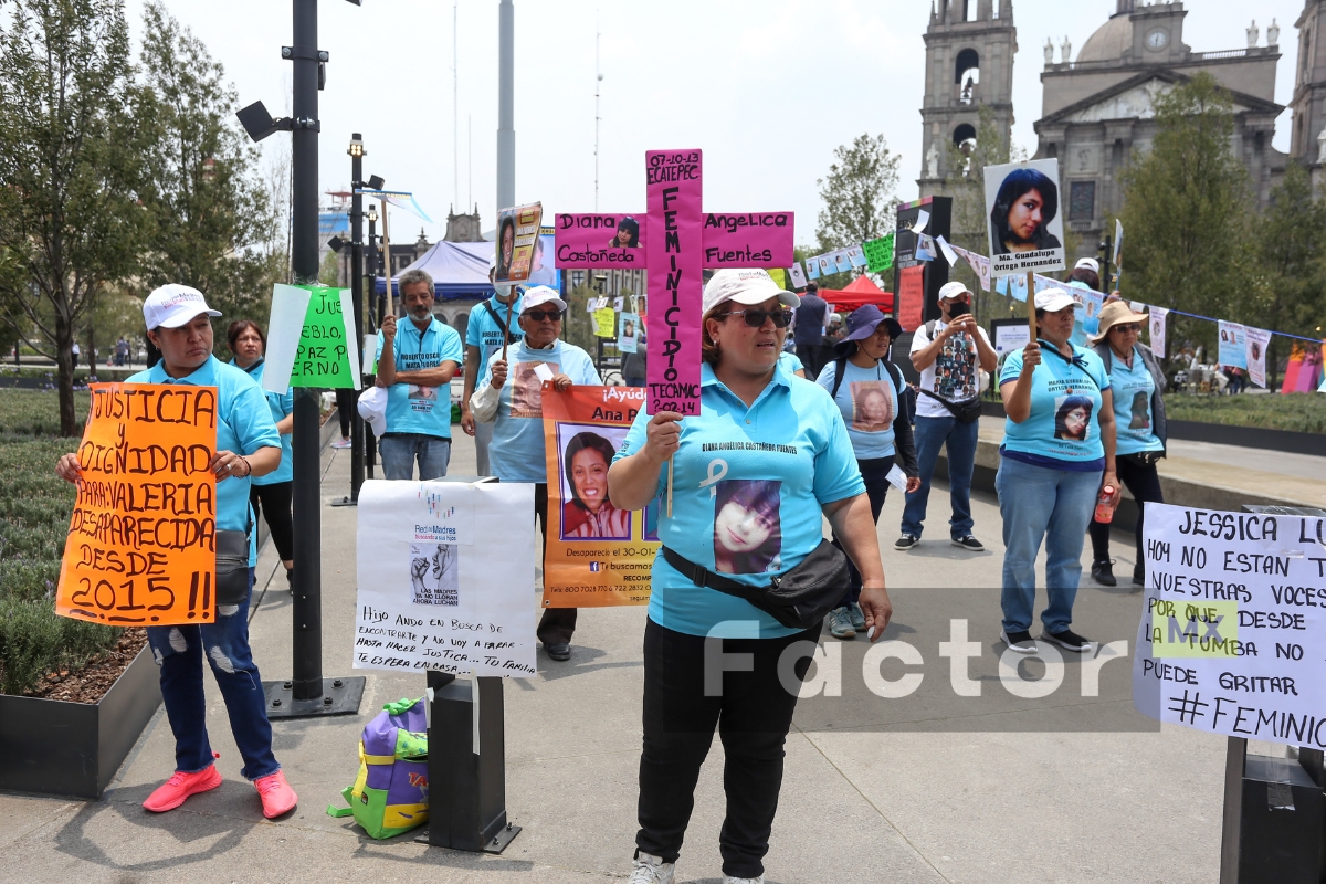 Madres que buscan bloquean Toluca, exigen audiencia con fiscal