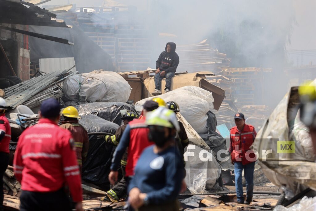 Incendio En Bodega De Plásticos En Toluca Ocho Intoxicados