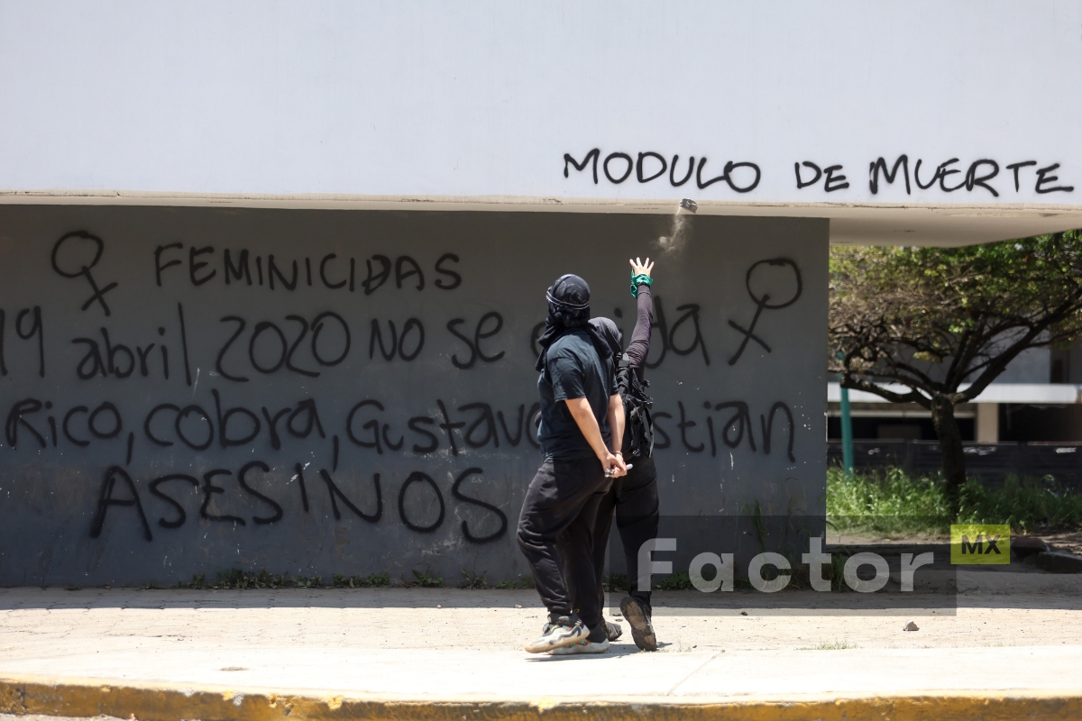 Feministas denuncian abusos de policías de Toluca
