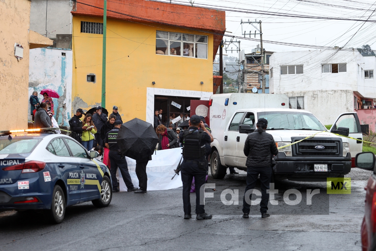 Muere abuelita al resbalar en calles del centro de Toluca