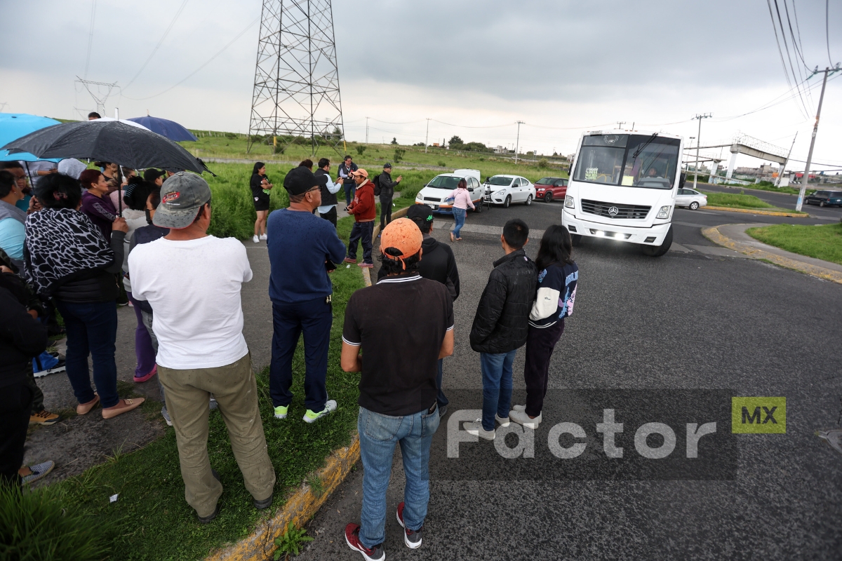 Disputan taxistas y camioneros rutas en Toluca