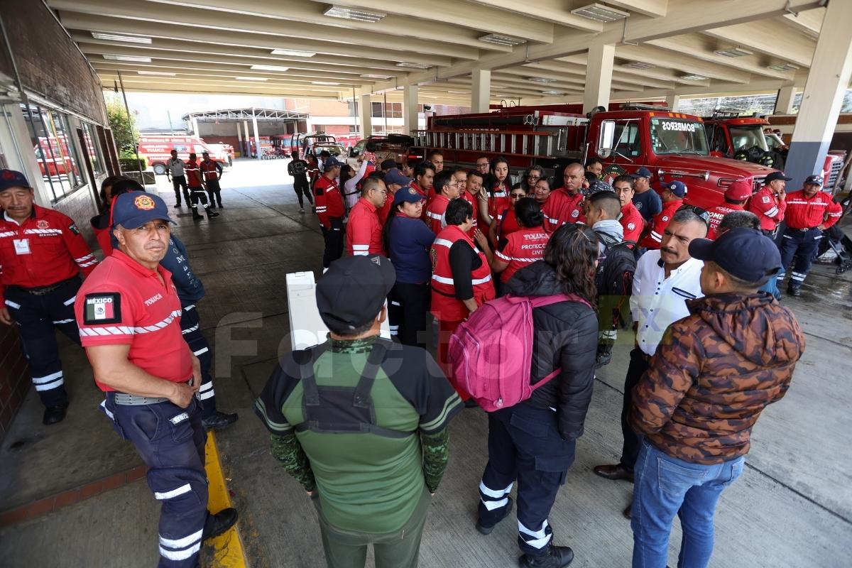 Bomberos de Toluca exigen pagos atrasados; Ayuntamiento dice que sí, pero no cuándo