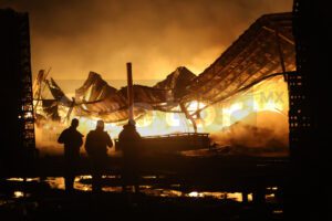 Incendio en la zona de cajas de la Central de Abasto de Toluca