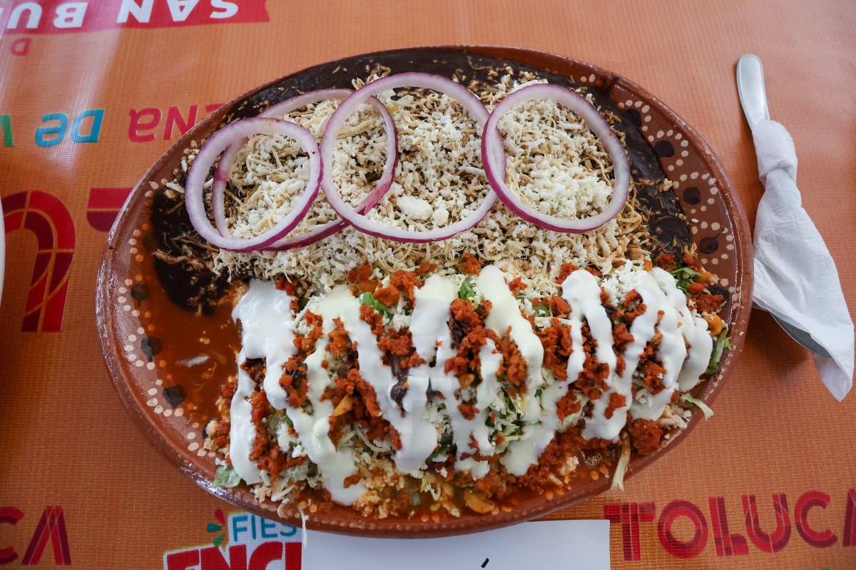 Ofrecen variedad de enchiladas en Toluca