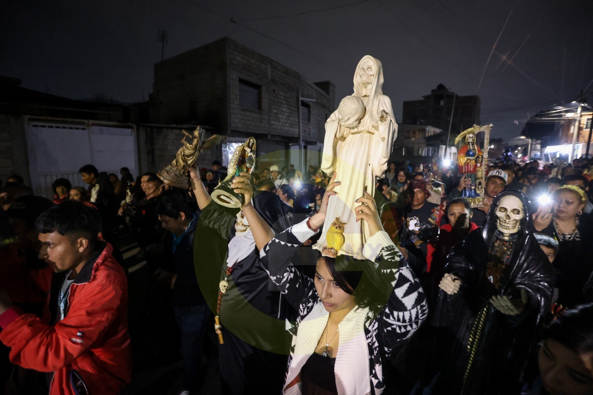 Amor y devoción, así fue el festejo de La Santa Muerte en Toluca