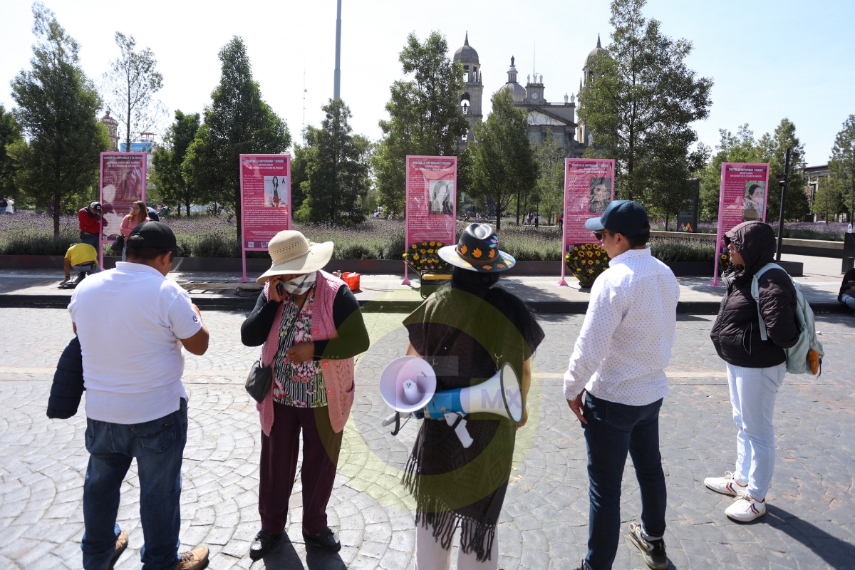 Madres de víctimas de feminicidio en el Edomex colocan memoriales en Toluca