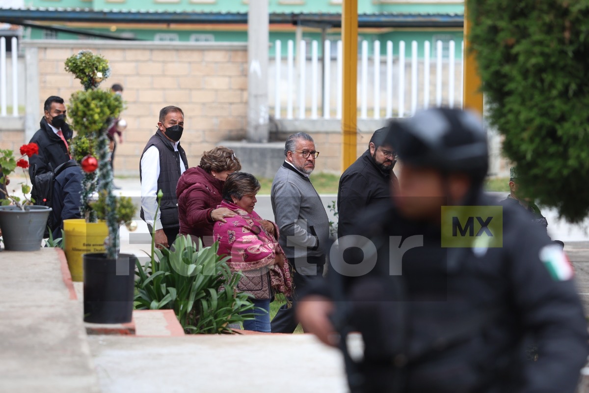 Delfina Gómez llegó a Texcaltitlán a reunirse con las familias de las víctimas 