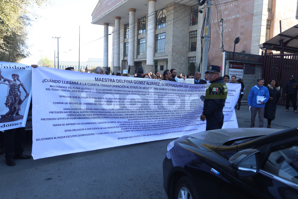 Protestan contra nuevas certificaciones del PJEM en Toluca