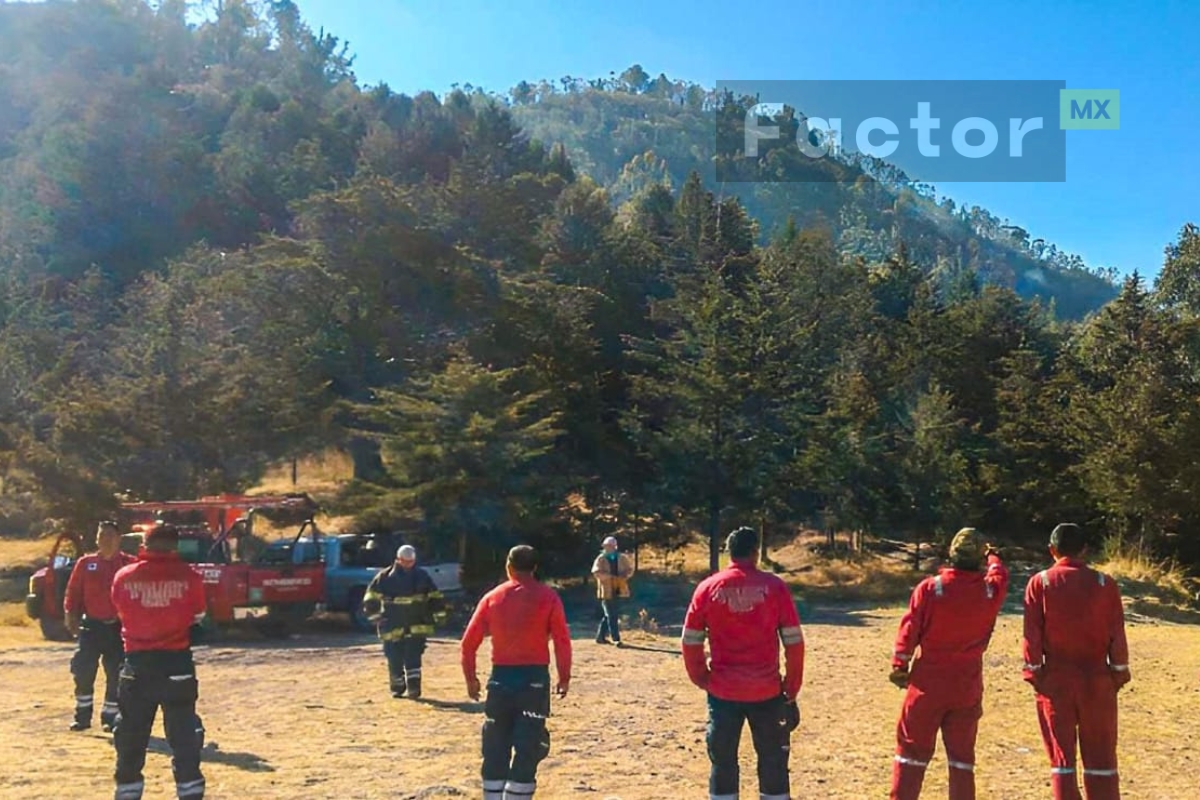 Liquidan incendio forestal en La Teresona, en Toluca