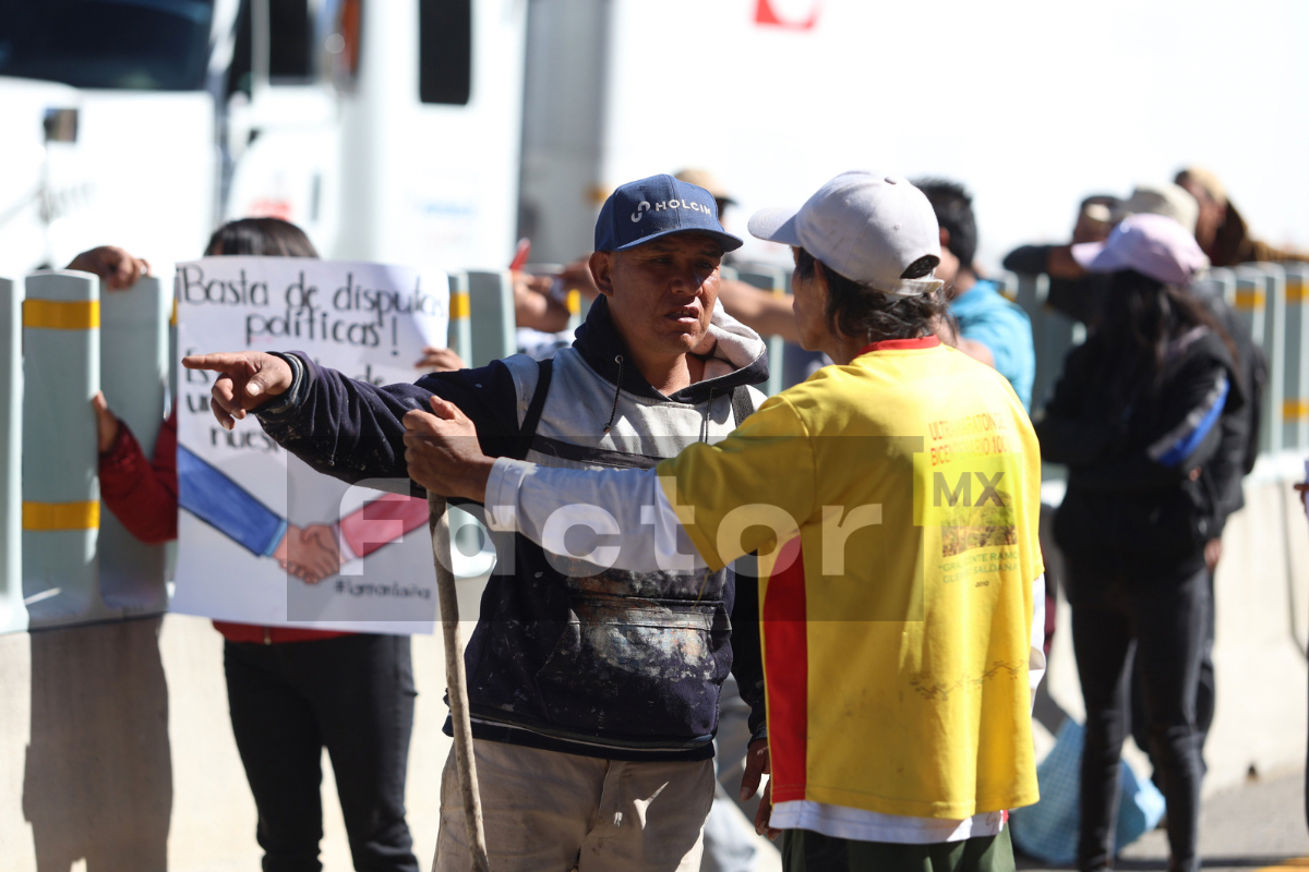 Con bloqueo en la Toluca-Naucalpan, protestan por falta de apoyo contra incendios en Lerma