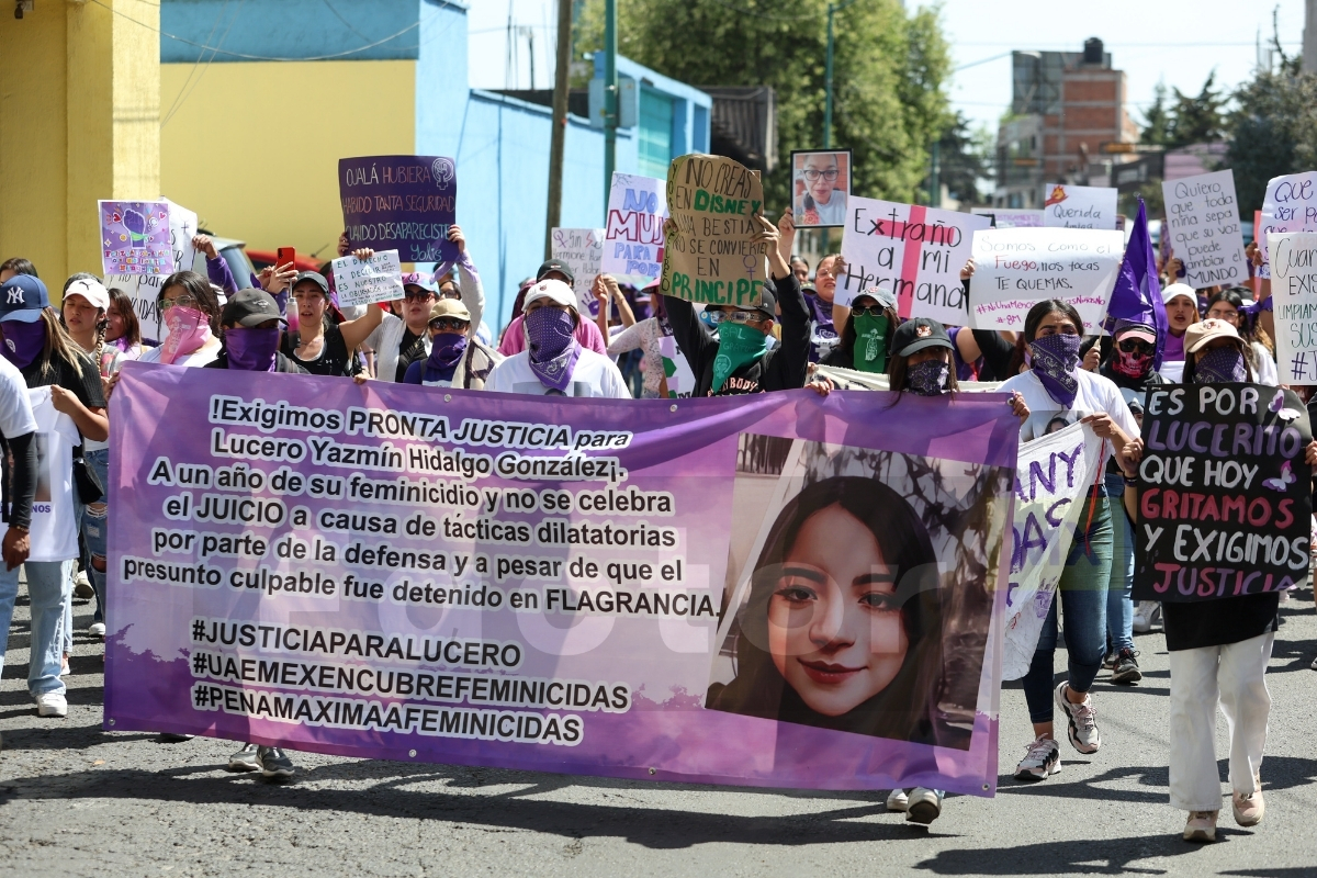 8M: Marchan mujeres en Toluca por ellas y las que fueron asesinadas