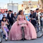Quinceañera ciclista rompe estereotipos en Toluca