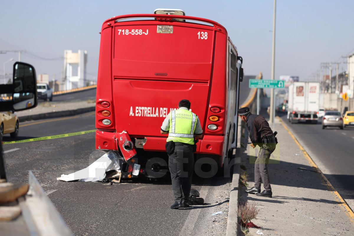 Choca motociclista en la Toluca-Naucalpan contra autobús