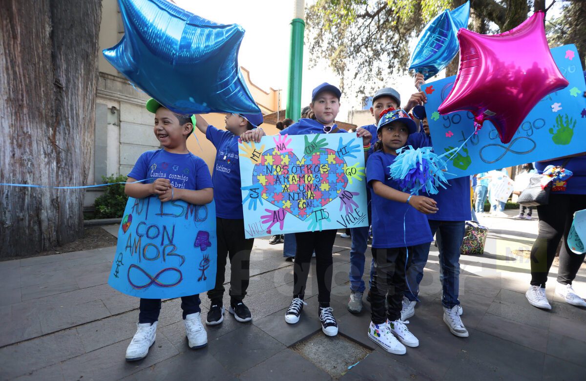 En Toluca, visibilizan el autismo con marcha por la inclusión