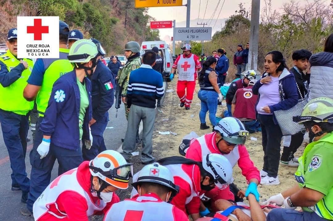 Camionazo en Malinalco, 14 peregrinos Muertos