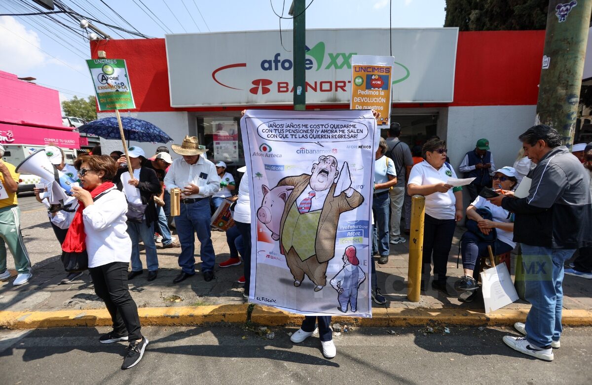 Protestan en Toluca contra el Fondo de Pensiones para el Bienestar
