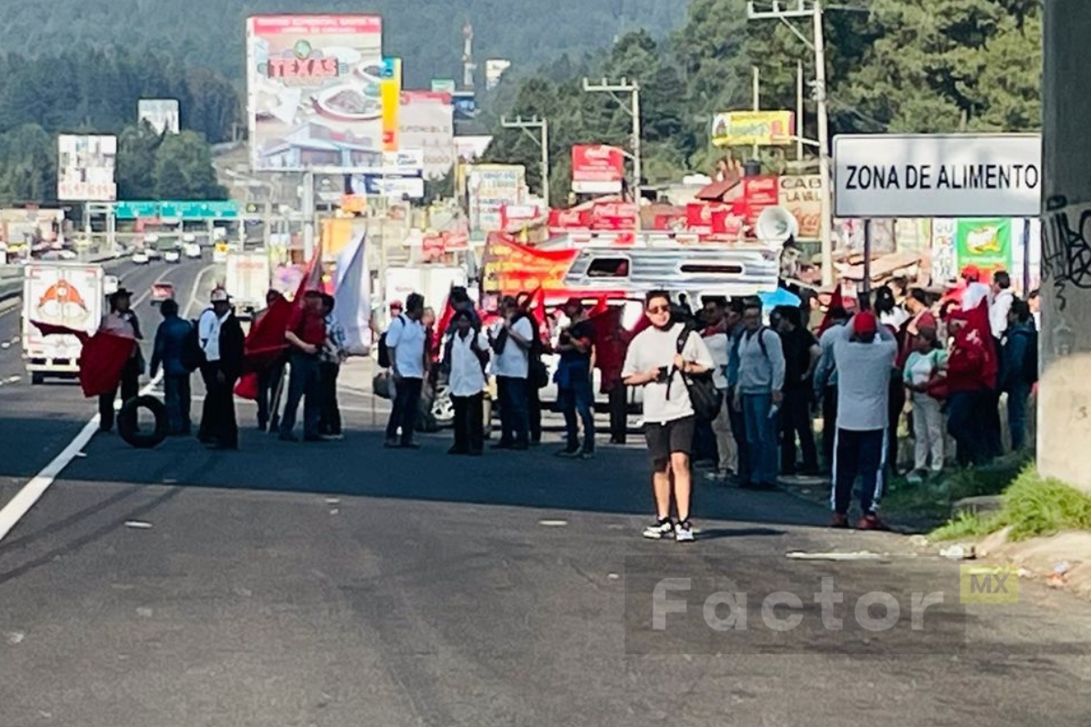 Bloqueo en la México-Toluca por trabajadores del ININ