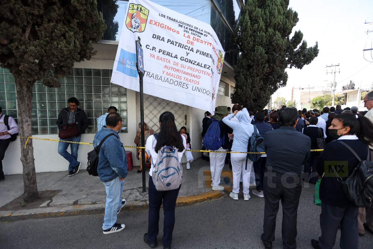 Protesta en el ISEM: Exigen mejoras laborales y medicamentos