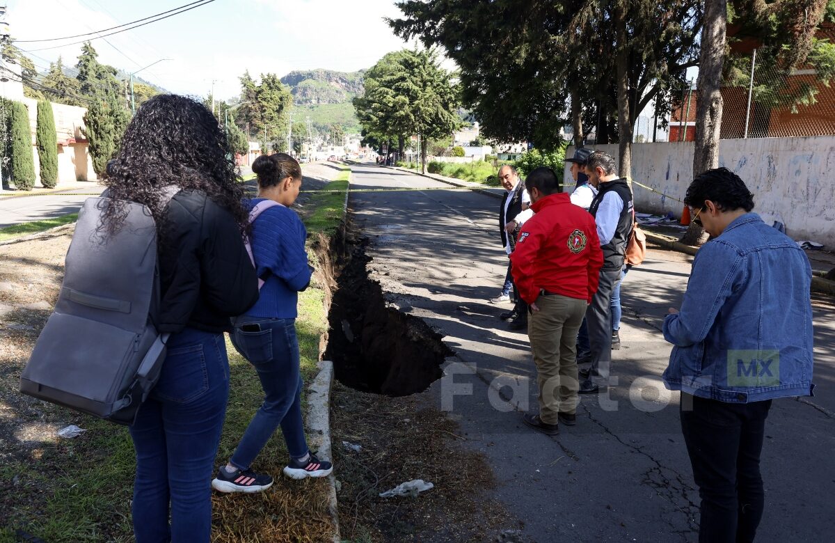 Socavón en Toluca expone daños en la bóveda del Verdiguel