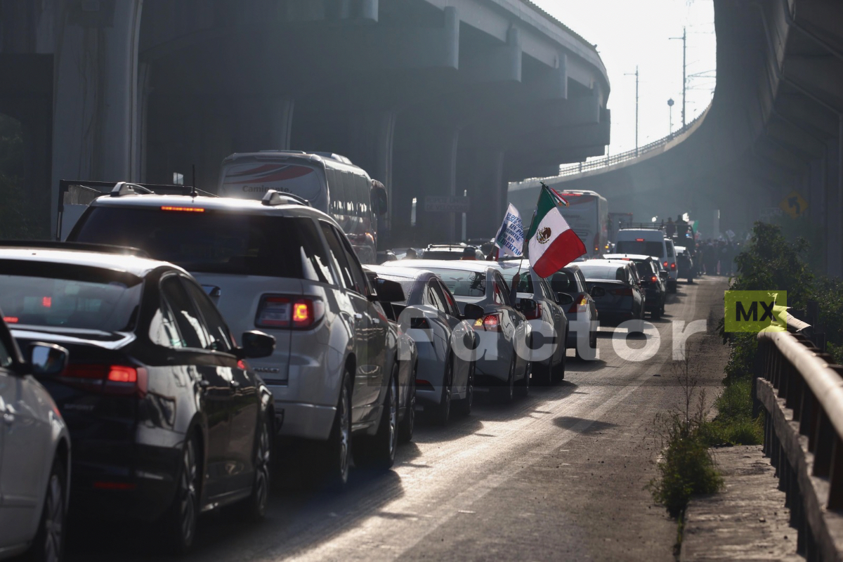 Caos en la México-Toluca por la Caravana