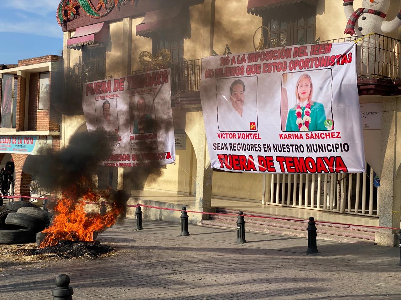 En Temoaya, amarran a regidor a un poste y lo obligan a renunciar