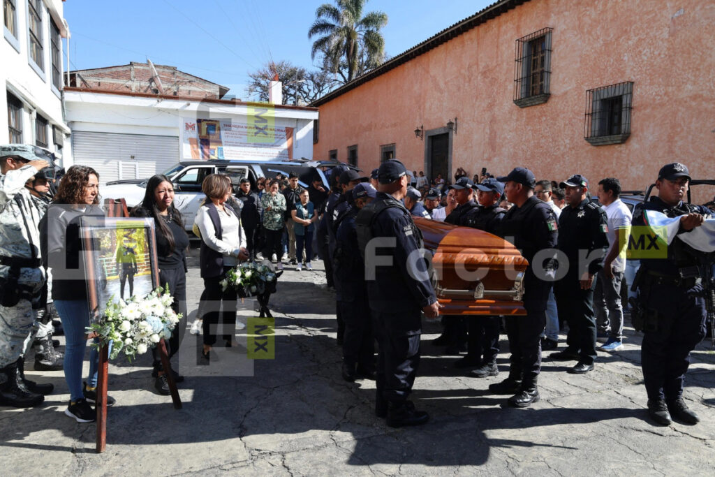 Malinalco se despide de policías caídos; les rinden homenaje. Fotografías de FACTORMX