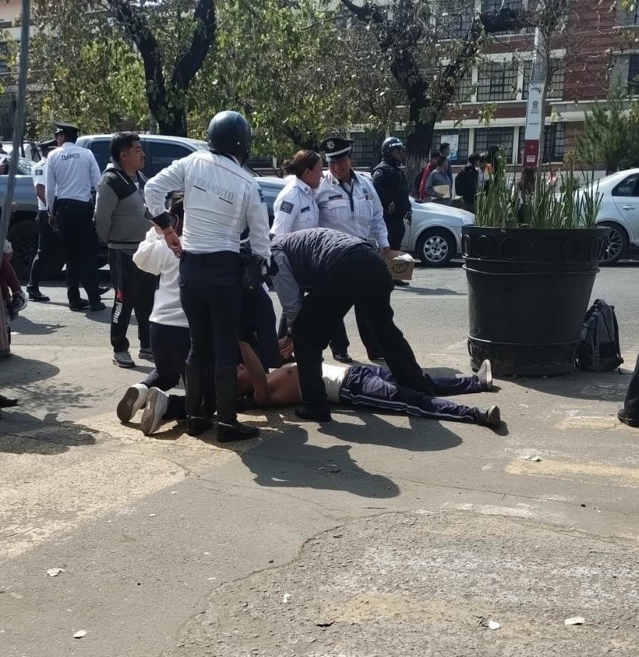 Apuñalan a estudiante de la Normal de Toluca durante riña