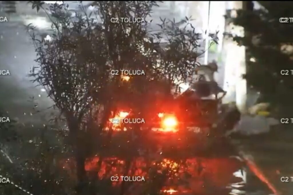 Por tirar basura en calles de Toluca, tres arrestados