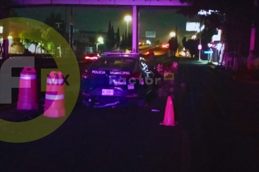 Patrulla en Toluca involucrada en choque; muere motociclista en Paseo Tollocan
