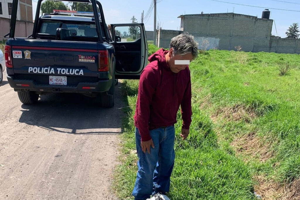 Por tirar basura en calles de Toluca, tres arrestados