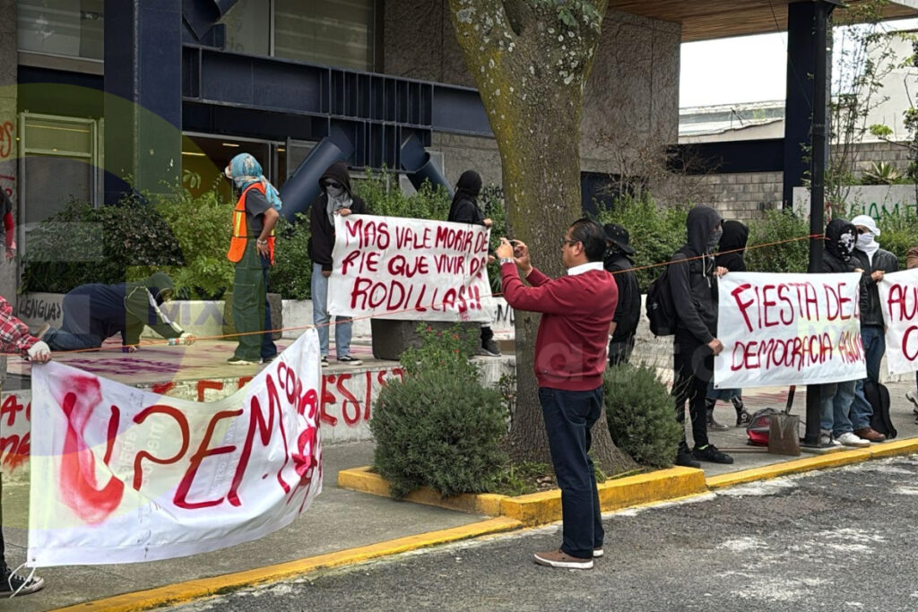 Patricia Zarza promete diálogo con el Enjambre Estudiantil Unificado