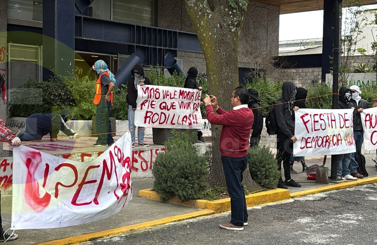 Patricia Zarza promete diálogo con el Enjambre Estudiantil Unificado