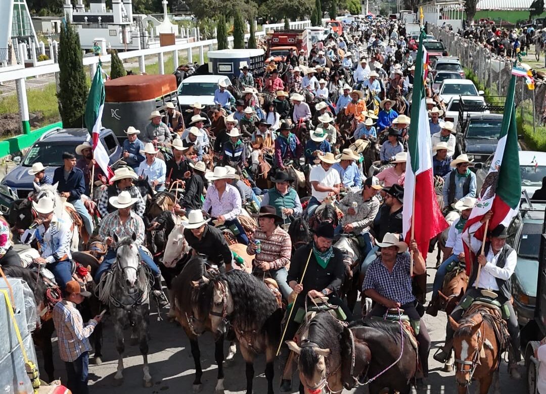 Cabalgata de septiembre reúne a más de mil jinetes en Almoloya de Juárez