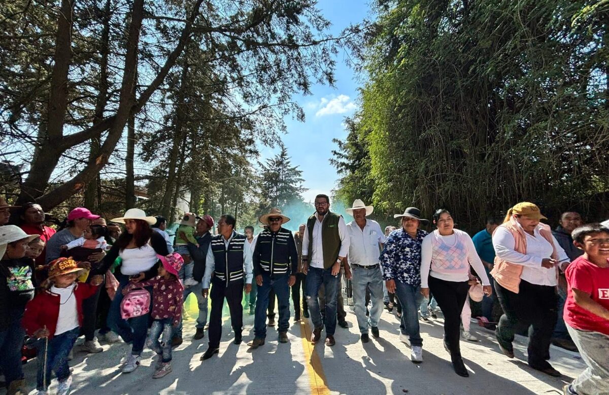 Pavimentan casi un kilómetro en dos comunidades de Almoloya