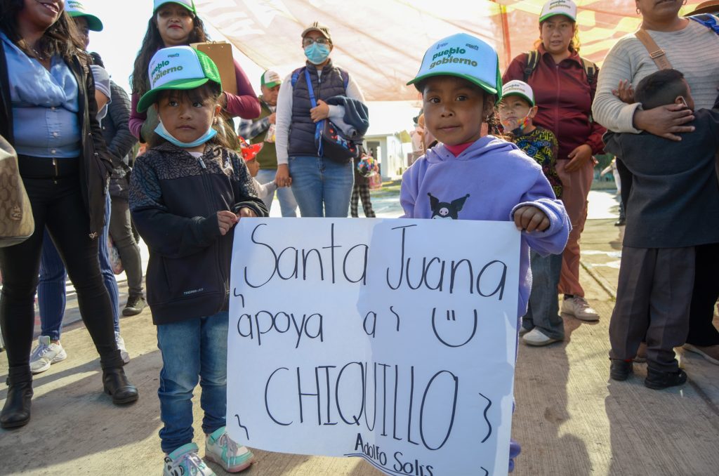 Entrega Adolfo Solis camino y mejora escuelas en Almoloya