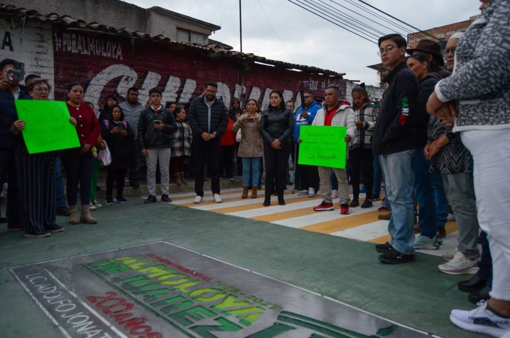 Entrega Adolfo Solís nuevas calles en Almoloya de Juárez