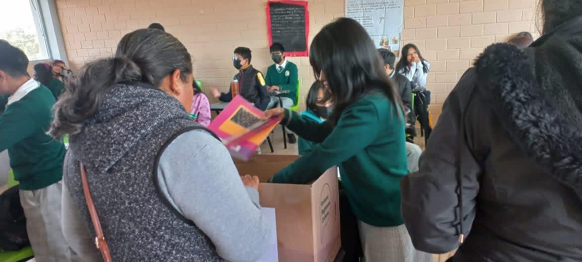 Implementan Mochila de la Paz en secundaria de Almoloya