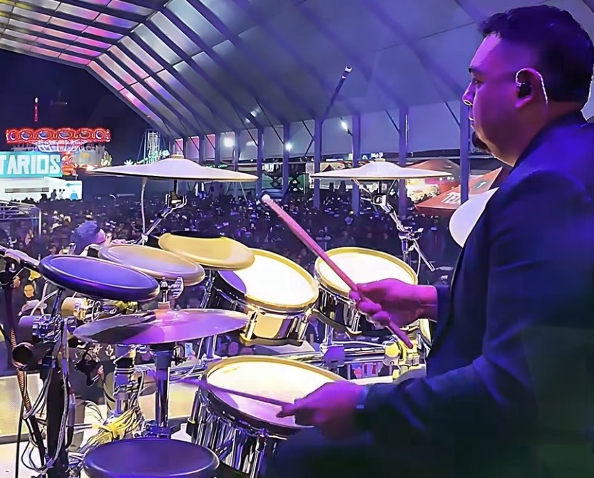 Grupo Bryndis llena de nostalgia la Feria de San José en Almoloya de Juárez