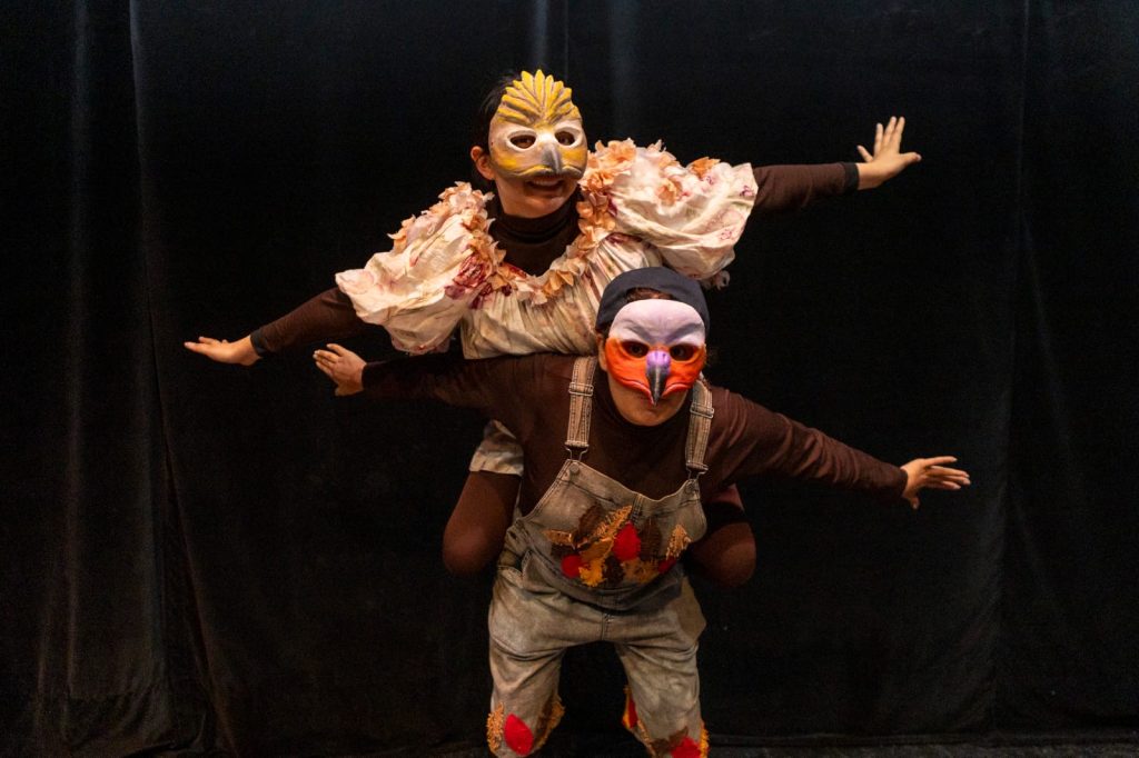 Escena de la obra La Primera Noche de los Niños Pájaro en la Temporada de Teatro Universitario UAEMéx 2026