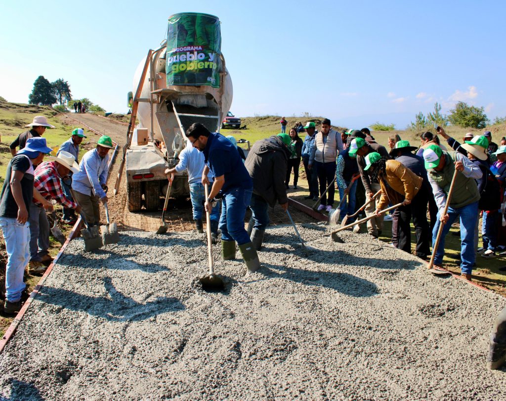 Vecinos aceleran obras con Pueblo y Gobierno en Almoloya