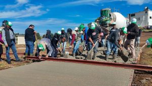 Adolfo Solís agarra la pala en Yebuciví y mejora acceso a unidad deportiva