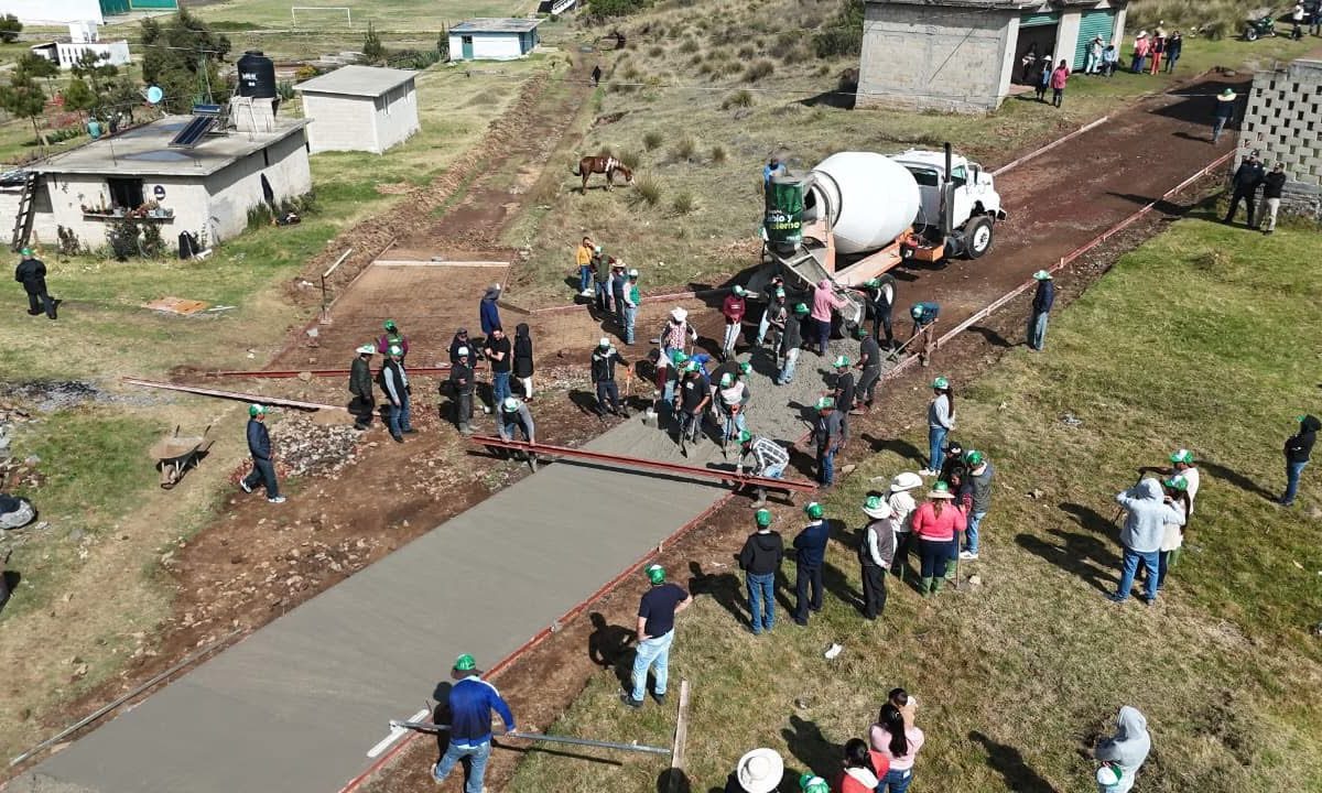 Adolfo Solís agarra la pala en Yebuciví y mejora acceso a unidad deportiva