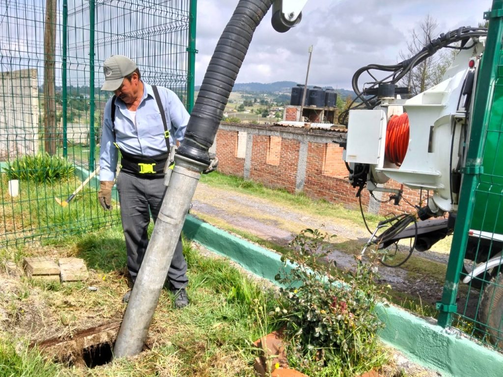 Desazolve en Almoloya de Juárez busca prevenir inundaciones