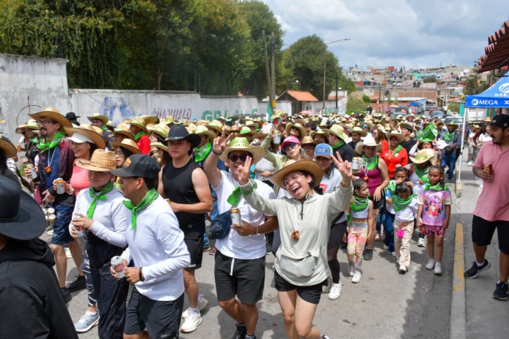 Fiestas Patrias arrancan a caballo y a pie en Almoloya